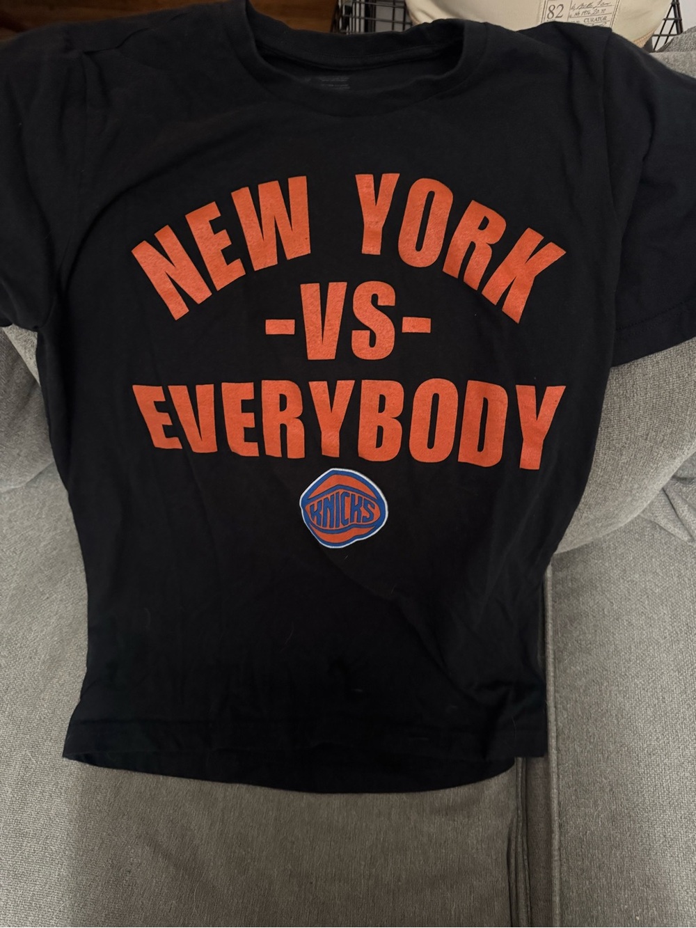 New York vs Everybody Knicks Black Short Sleeve Tee - Official Team Graphic